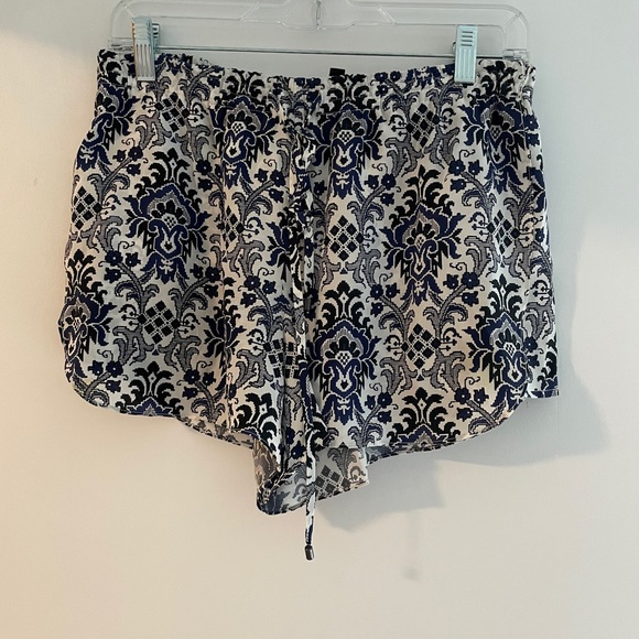 Intermix Brand printed flowey shorts - Picture 2 of 3